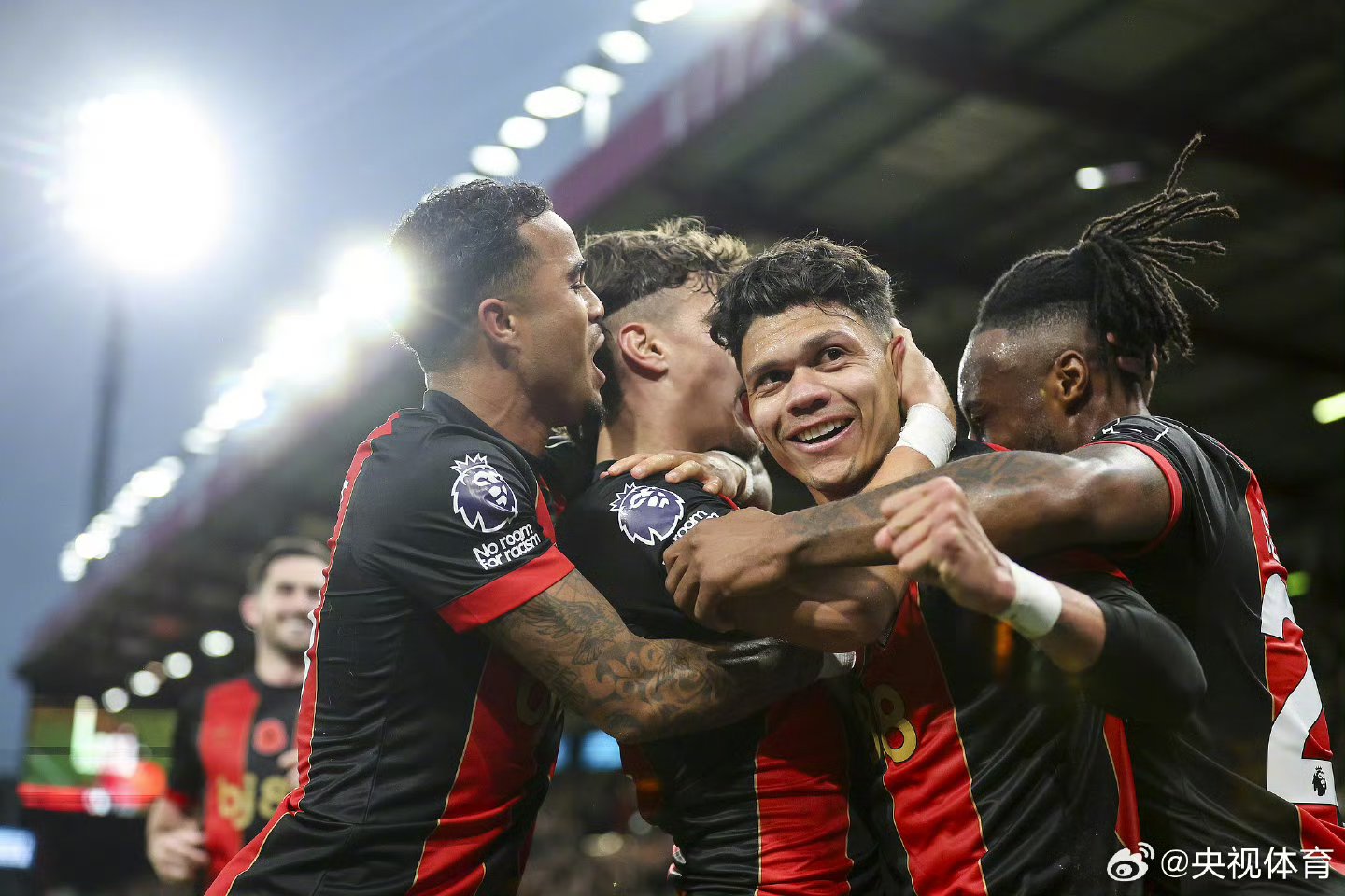 从阿斯顿维拉围绕英超队长鼓劲到尤文图斯窗口期官宣签约，凯恩与30激战RNG分钟(尤文图斯vs亚特兰大冠军)